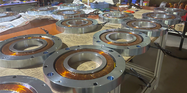 電磁制動(dòng)器與傳統(tǒng)制動(dòng)器的性能差異大揭秘